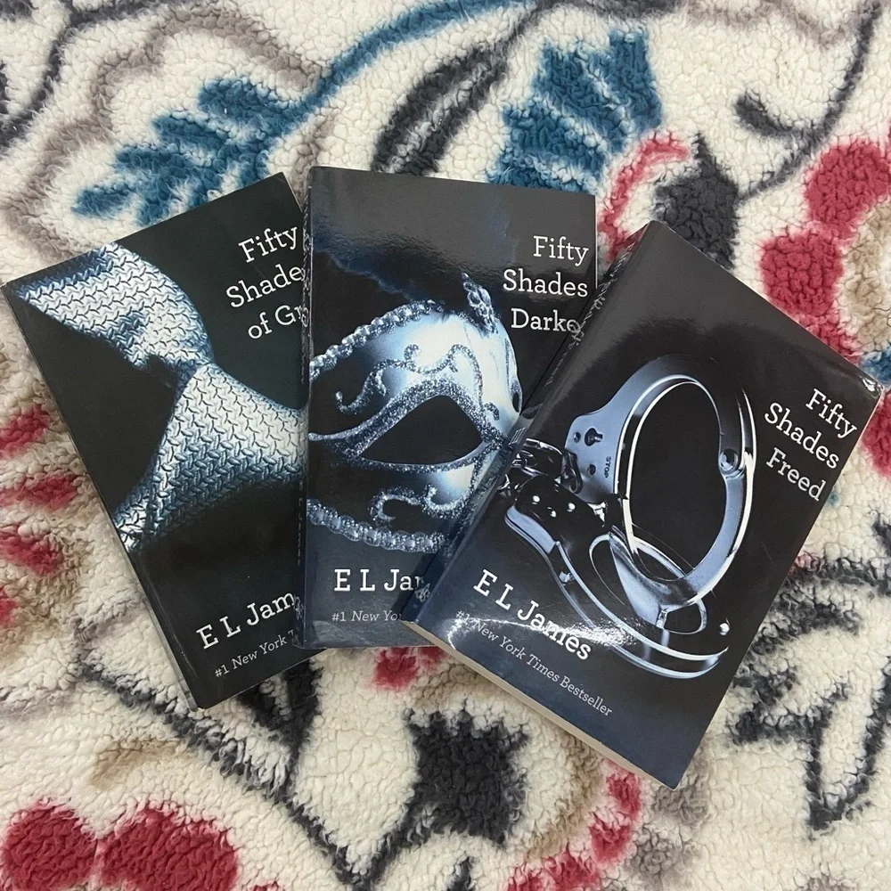 E. L. JAMES FIFTY SHADES of GRAY Trilogy Paperback Racy Sexy Bondage Submissive